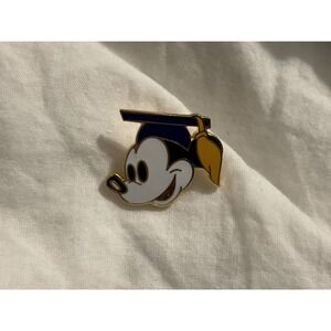 Walt Disney Institute graduate Mickey Mouse‎ head authentic trading pin 2008